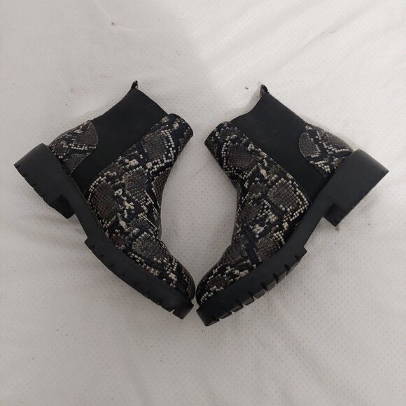 STEVE MADDEN Gliding Black Snakeskin Chelsea Ankle Boots Size 7.5‎ Stretch - Picture 5 of 8